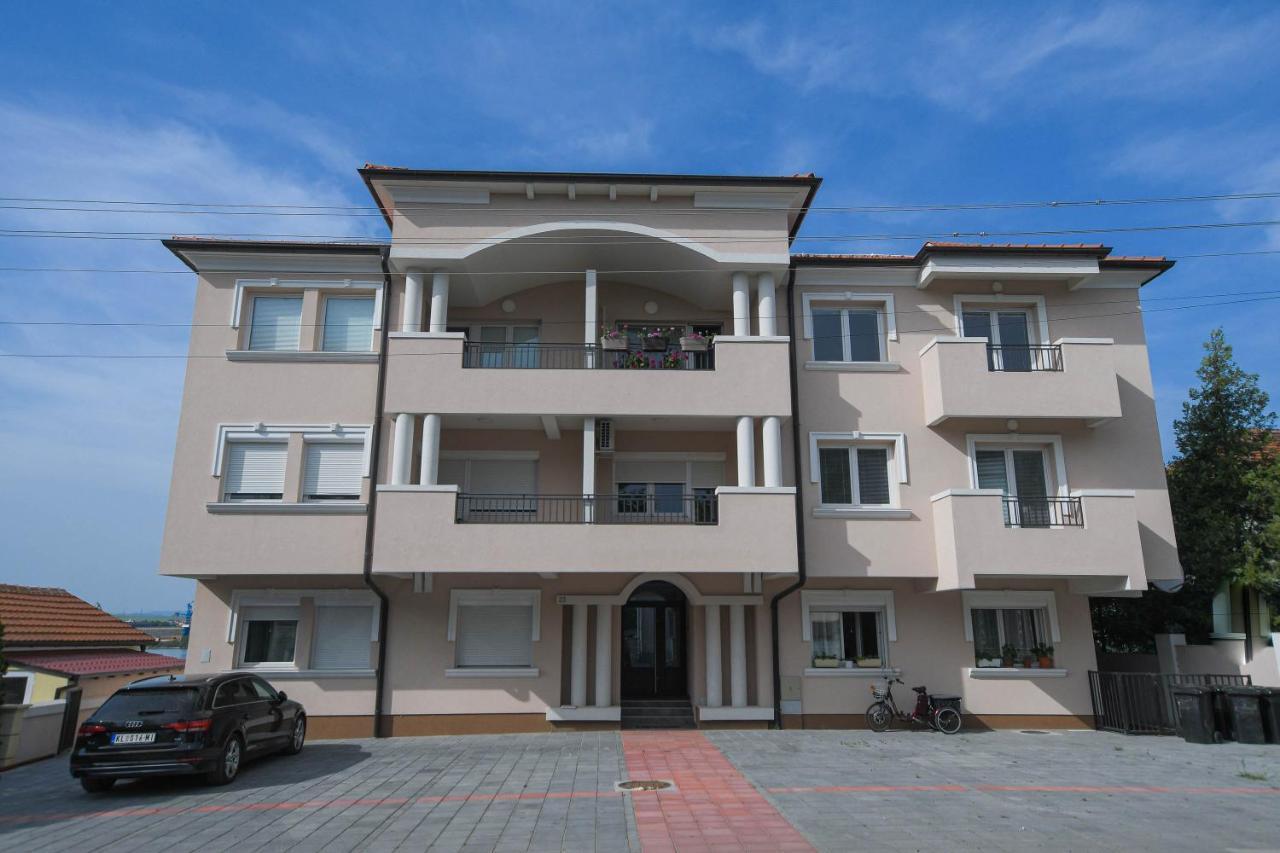 Apartment Plaza كلادوفو المظهر الخارجي الصورة